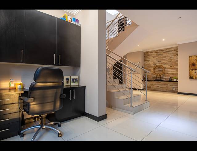 4 BEDROOM HOUSE FOR SALE IN EYE OF AFRICA ESTATE